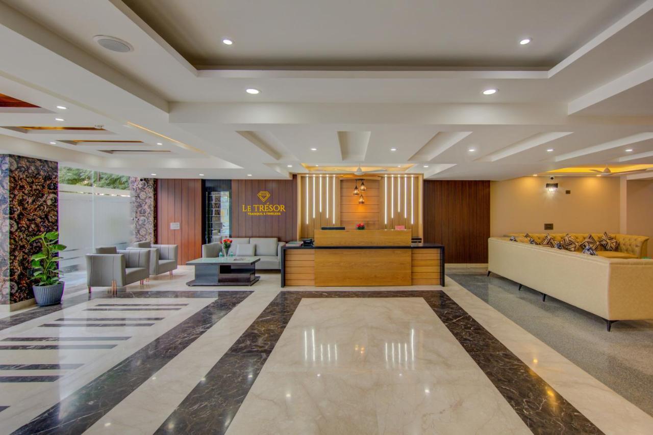 Le Tresor Hotel New Delhi Exterior photo